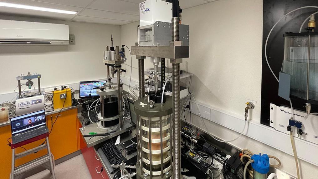 A lab with mechanical metal equipment and computer screens