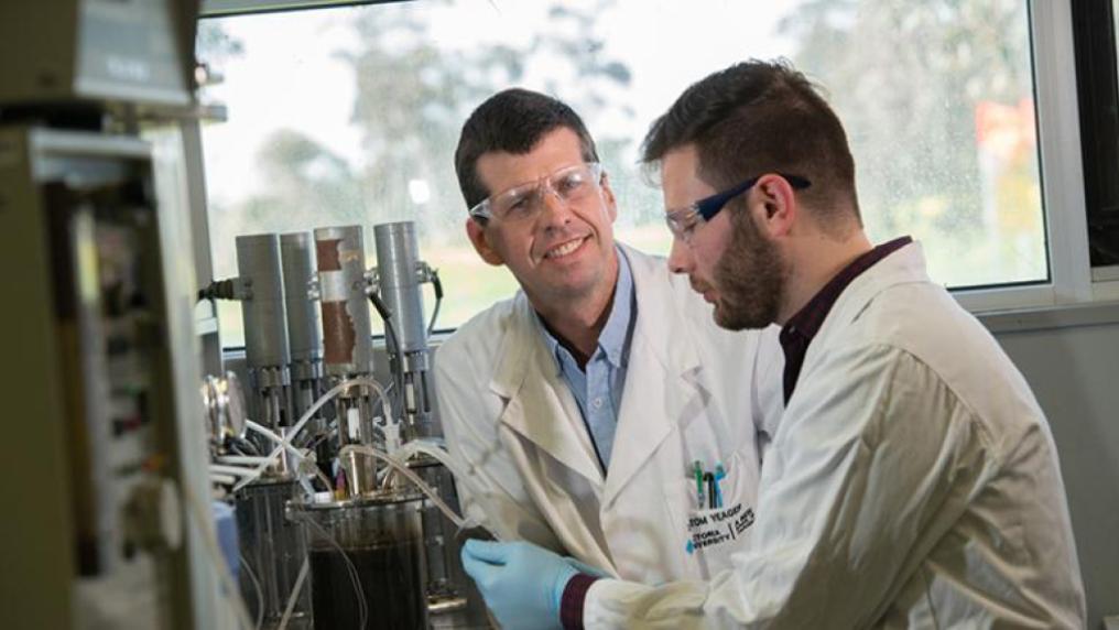 Thomas Yeager, VU researcher, and student